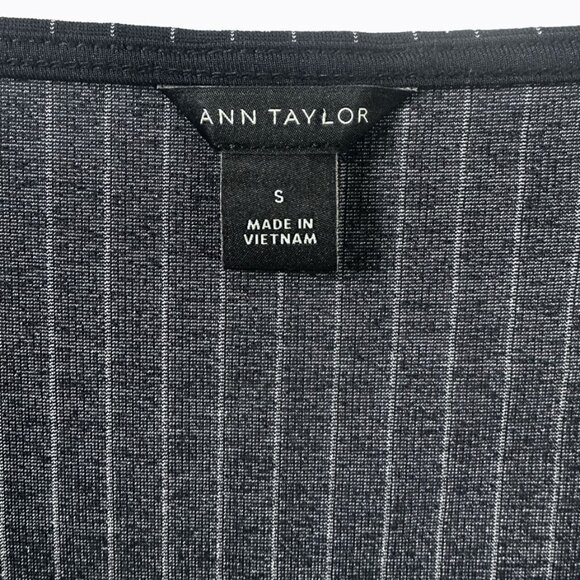 Ann Taylor Pin-Stripe Faux Wrap Peplum Top SzS Navy V-Neck Chic 90s Y2K Corpcore - Picture 4 of 6